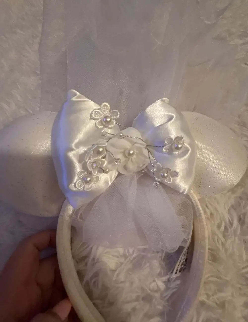 Disney Parks Bridal Minnie Mouse Ears Headband with Veil and Floral Pearl Bow